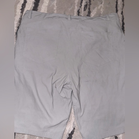 Grey Oakley men’s shorts regular fit size 34 - Picture 1 of 15